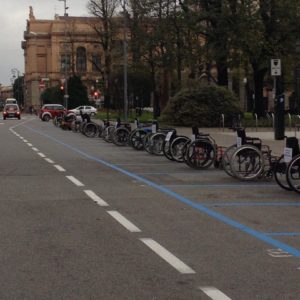 carrozzine “parcheggiate” nei posti auto