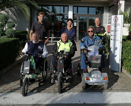 Volontari disabili del progetto "Vigili in carrozzina" in visita al Comando Provinciale dei Vigili del fuoco di Prato